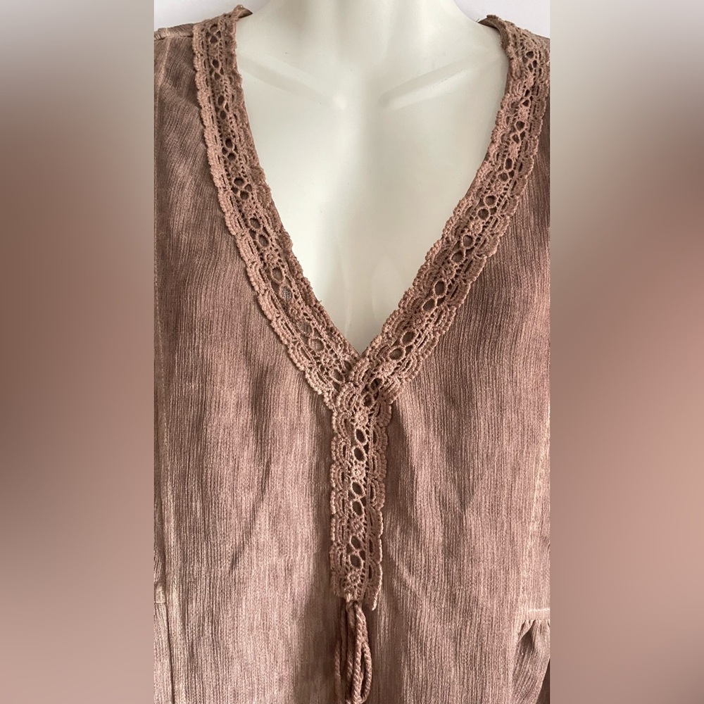 Pretty Angel Linen Blend Lace Trim V-Neck Peplum Top
Sleeveless Brown Sz.S - Picture 3 of 6